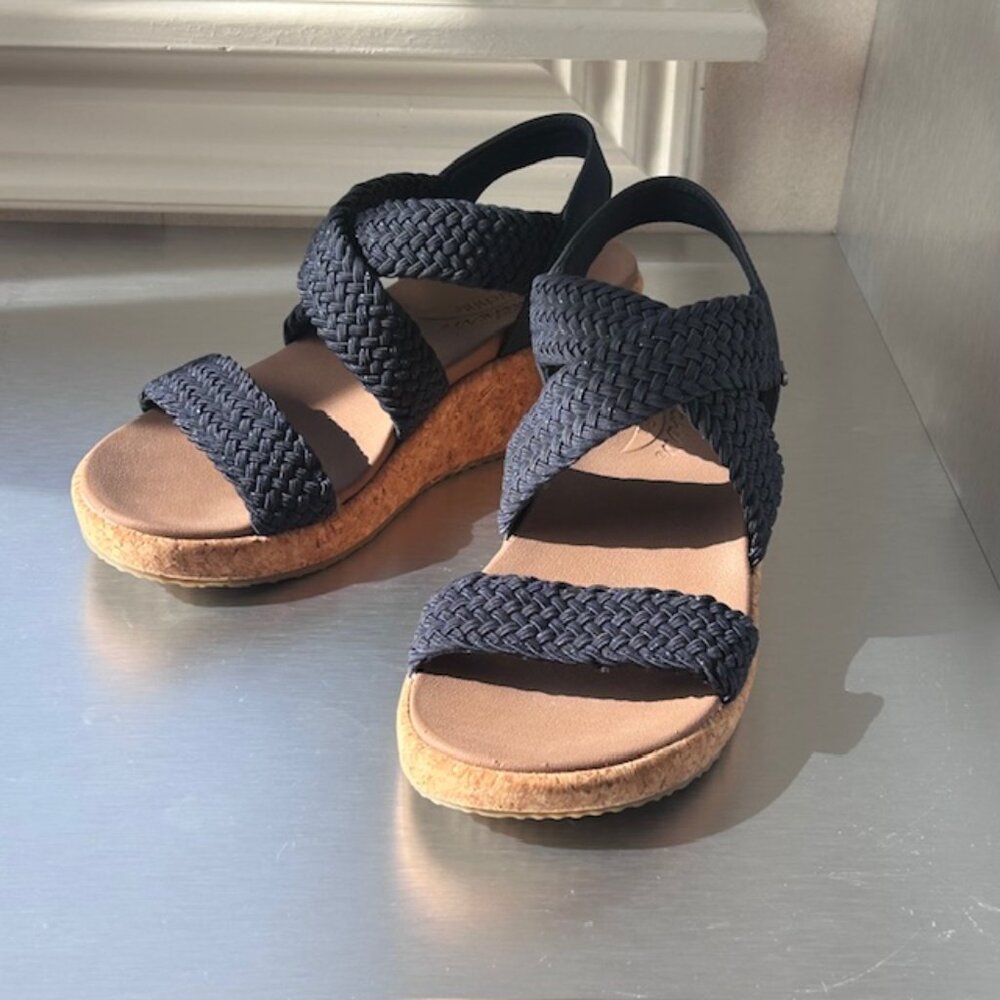 Woman's Sandals Skechers Arch Fit Beverlee Sandal - Navy